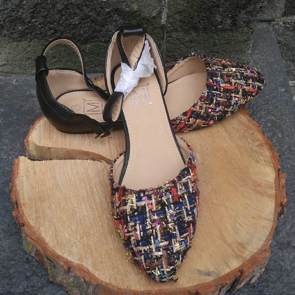 NWOT Makers pointed toe ankle strap flats